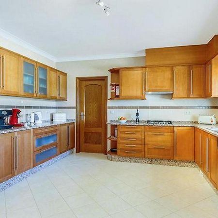 Villa Mikael - Free Wi-Fi - Aircon - Private Pool By Bedzy Albufeira Bagian luar foto