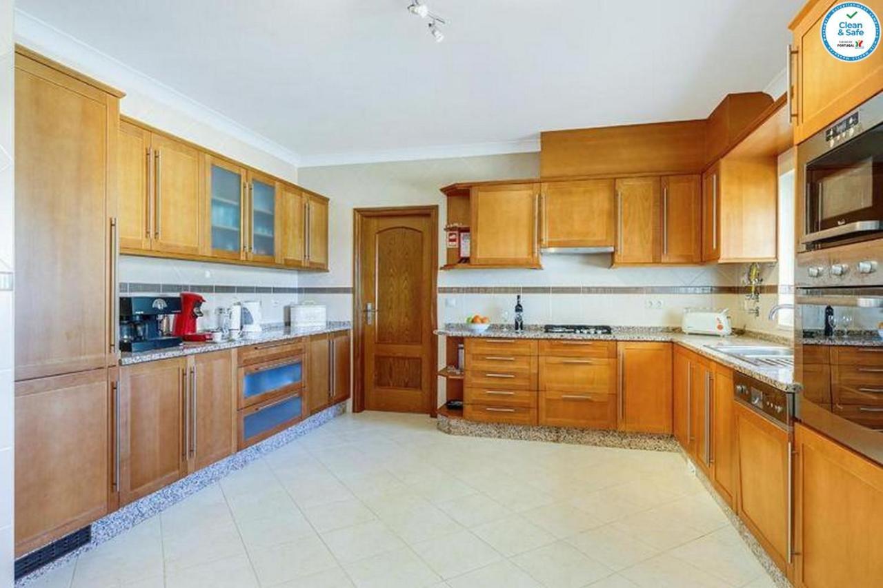 Villa Mikael - Free Wi-Fi - Aircon - Private Pool By Bedzy Albufeira Bagian luar foto